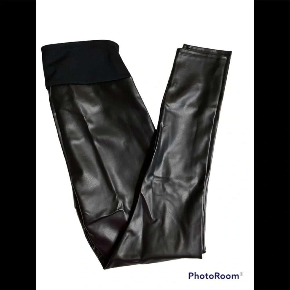 Assets by Spanx Faux leather leggings size 1x - Picture 4 of 8